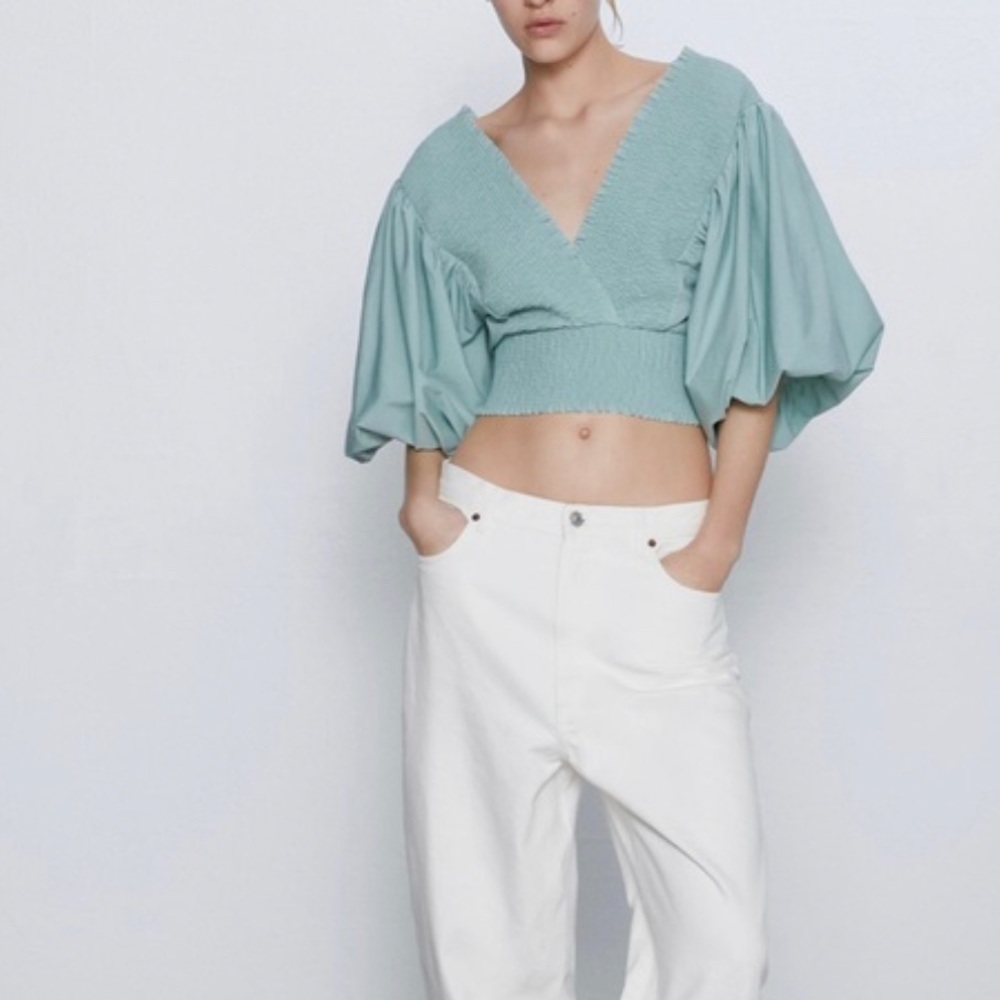 Wide Arms Crop Top